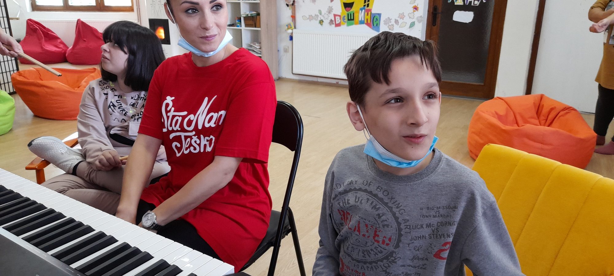 Muzička radionica sa decom uz klavijaturu